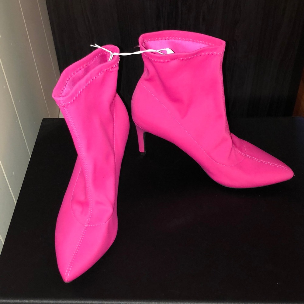 Hot Pink ankle boots size 8.5 NWT